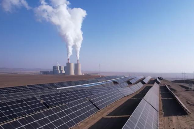 国神公司投运国内首套5G智能光伏清扫机器人